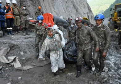 Recuperan cuatro cuerpos de túnel hidroeléctrico en Nepal tres semanas después de una riada - RR Noticias