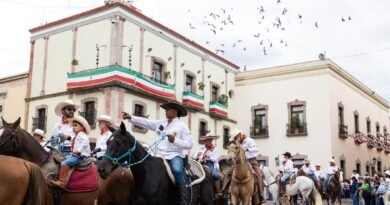 Rememora Gobernador hazaña de Ignacio Pérez con Cabalgata que llevó a Queretaro a galopar a la historia - RR Noticias