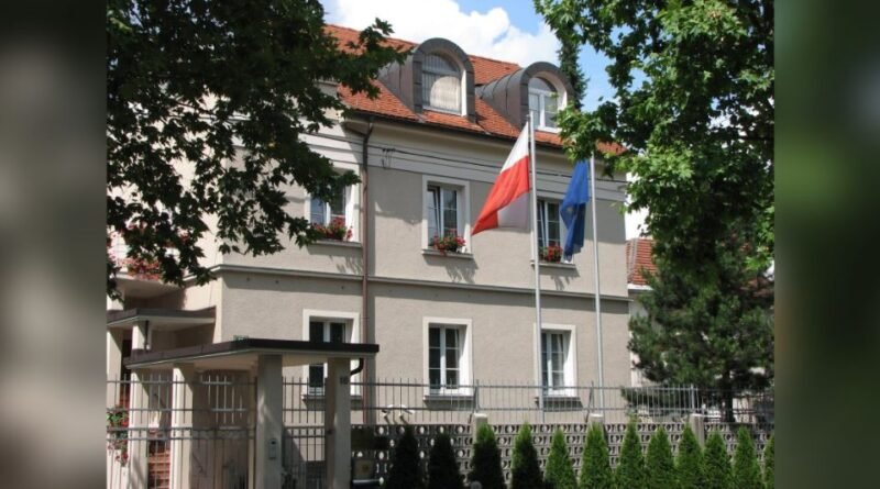 Reportan que funcionario de la embajada de Polonia en Eslovenia cayó desde un tercer piso; se encuentra en estado crítico - RR Noticias