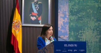 Robles afirma que el Ejército defenderá siempre “la convivencia, la tolerancia y el respeto” en Ceuta y Melilla