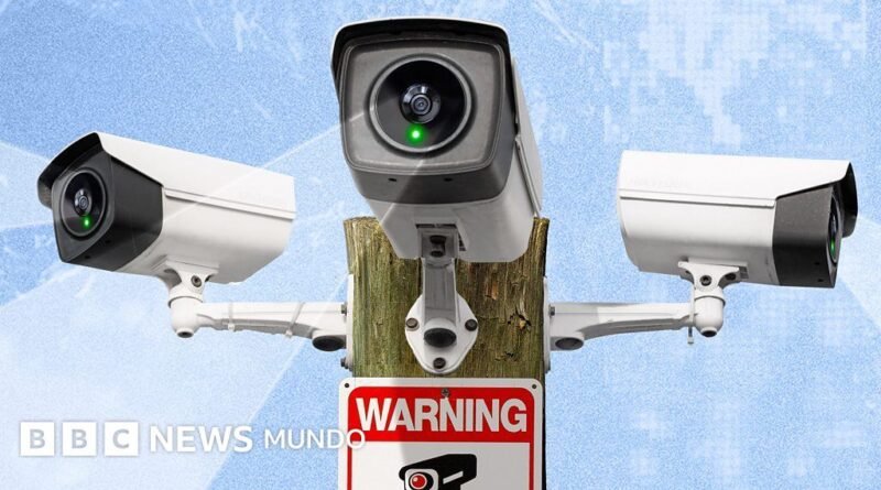 Salí a buscar las cámaras de vigilancia de mi barrio en Nueva York y encontré muchas más de las que esperaba - BBC News Mundo