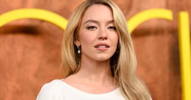 Sydney Sweeney responde a las críticas por desnudarse en un anuncio de apuestas deportivas con los desnudos de conocidos atletas