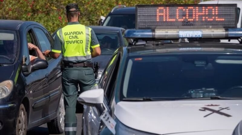 Un hombre cuadruplica la tasa máxima de alcohol para conducir y asegura que fue por comer gazpacho