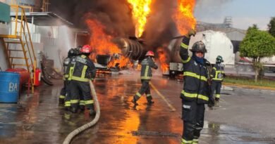 Un incendio en una zona industrial del Estado de México moviliza a los bomberos