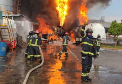 Un incendio en una zona industrial del Estado de México moviliza a los bomberos