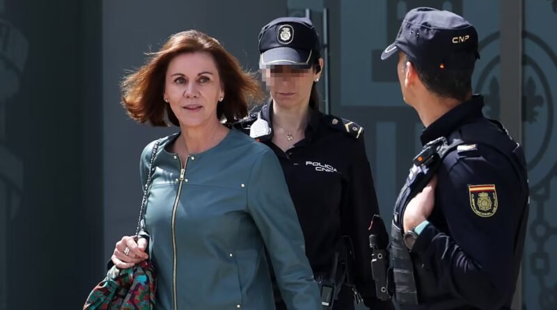 Un nuevo informe de la Policía conecta los audios de Cospedal con los diarios de Villarejo