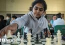 Una niña prodigio británica de 11 años se convierte en la gran maestra más joven de la historia del ajedrez - BBC News Mundo