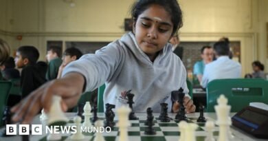 Una niña prodigio británica de 11 años se convierte en la gran maestra más joven de la historia del ajedrez - BBC News Mundo