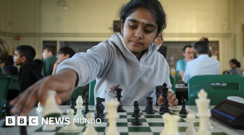 Una niña prodigio británica de 11 años se convierte en la gran maestra más joven de la historia del ajedrez - BBC News Mundo