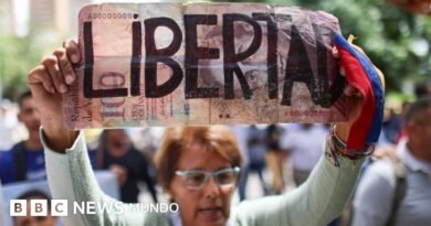 Venezuela libera a decenas de presos políticos mientras aumenta la presión para que el gobierno de Delcy Rodríguez convoque elecciones - BBC News Mundo