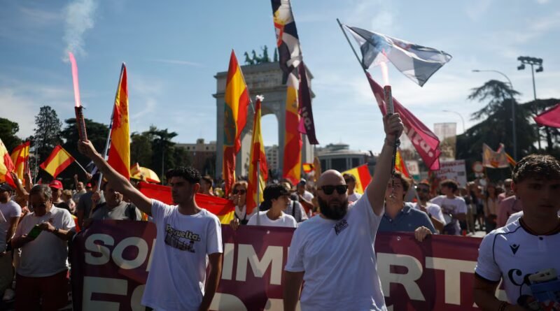 Vox se impone al PP en la manifestación de “ultimátum” al Gobierno, con la mitad de participación que la del pasado mayo