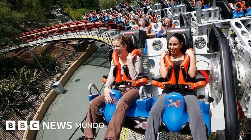 X2: cómo es la montaña rusa cerrada en el parque Six Flags de California y qué se sabe de las denuncias por lesiones cerebrales - BBC News Mundo