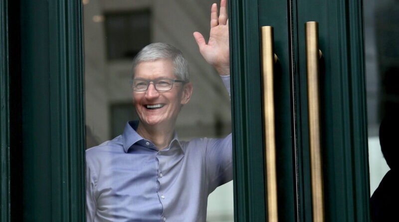 ¿De cuánto es la fortuna de Tim Cook? Los millones que acumuló el ex CEO de Apple tras 15 años liderando la empresa
