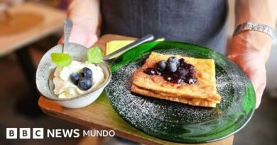 ¿Panqueques de almendras, arándanos o alquitrán?: tarvu, el extraño ingrediente que los finlandeses no pueden dejar de comer - BBC News Mundo