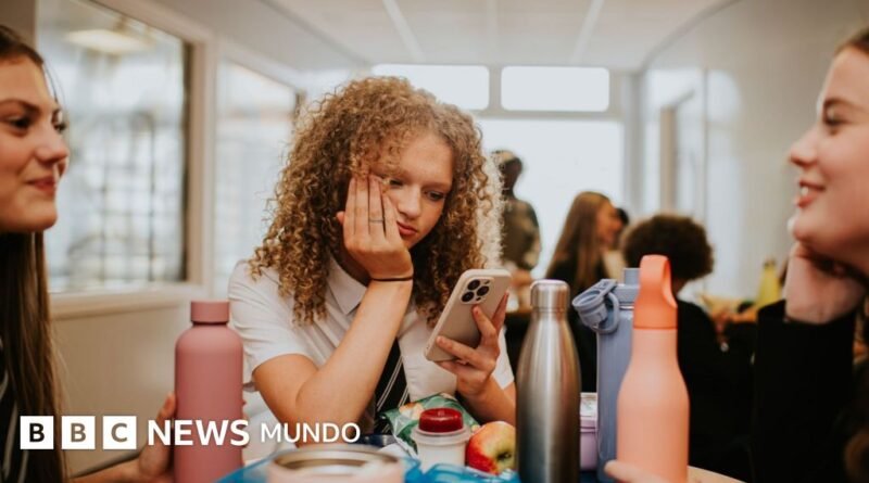 ¿Por qué cada vez hablamos menos?  - BBC News Mundo