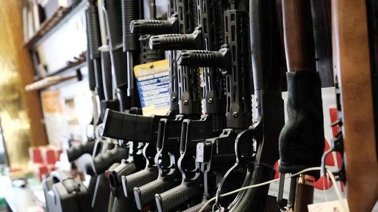 Adolescentes de EU recaban armas y las venden a cárteles mexicanos: NYT - RR Noticias
