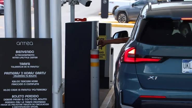 Advierten clausuras a plazas comerciales que incumplan ley de estacionamientos - RR Noticias