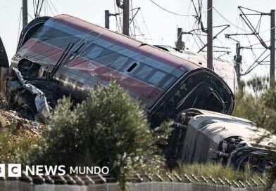 Cómo el tren de alta velocidad de España pasó de ser un modelo mundial a sufrir dos terribles accidentes en menos de un año - BBC News Mundo