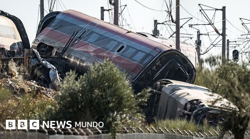 Cómo el tren de alta velocidad de España pasó de ser un modelo mundial a sufrir dos terribles accidentes en menos de un año - BBC News Mundo