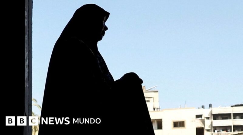Cómo la guerra ha provocado un aumento de los casos de violencia sexual y matrimonios forzados de niñas y mujeres en Gaza - BBC News Mundo