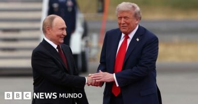 Cómo los conflictos globales se han convertido en un dolor de cabeza para Trump a pocas semanas de las elecciones de medio término en EE.UU. - BBC News Mundo