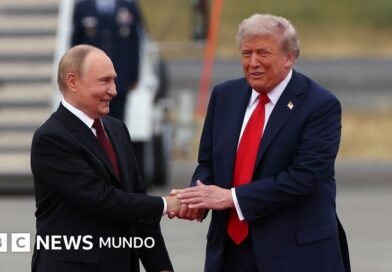 Cómo los conflictos globales se han convertido en un dolor de cabeza para Trump a pocas semanas de las elecciones de medio término en EE.UU. - BBC News Mundo