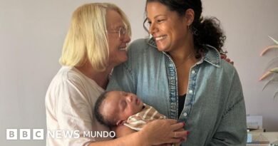 Congelaron tejido de mis óvulos por un cáncer cuando tenía 17 años y ahora con 44 soy madre de un hermoso bebé - BBC News Mundo