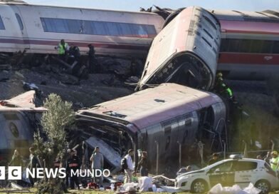 Cuál fue la posible causa del choque de trenes de alta velocidad que dejó al menos 68 muertos en España - BBC News Mundo