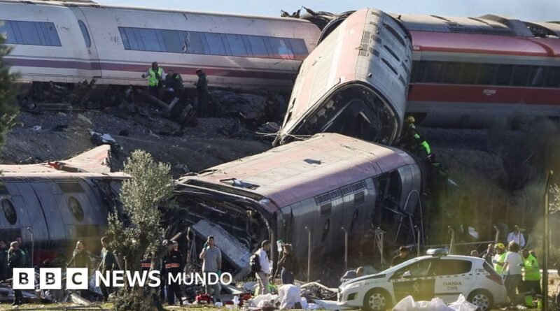Cuál fue la posible causa del choque de trenes de alta velocidad que dejó al menos 68 muertos en España - BBC News Mundo