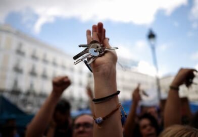 De Ceuta a Sol: a quién favorece y perjudica el cambio de asunto político estrella