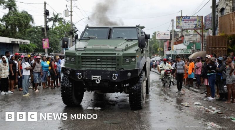 El Salvador confirma que envió más de 2.000 soldados a Haití para rescatar a los cuatro militares desaparecidos por las bandas criminales - BBC News Mundo