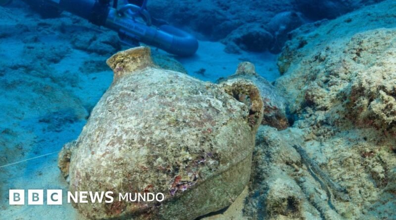 El impresionante hallazgo del naufragio más antiguo del mundo frente a las costas de Turquía  - BBC News Mundo