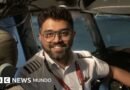 El piloto indio que fue apuñalado en un vuelo con destino a Israel y al que califican de héroe - BBC News Mundo