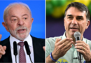 Flávio Bolsonaro y Lula da Silva saludan en el debate presidencial