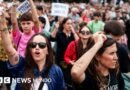 En fotos: las multitudinarias protestas en España contra la crisis de la vivienda - BBC News Mundo