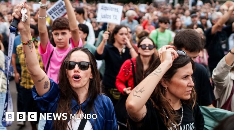 En fotos: las multitudinarias protestas en España contra la crisis de la vivienda - BBC News Mundo