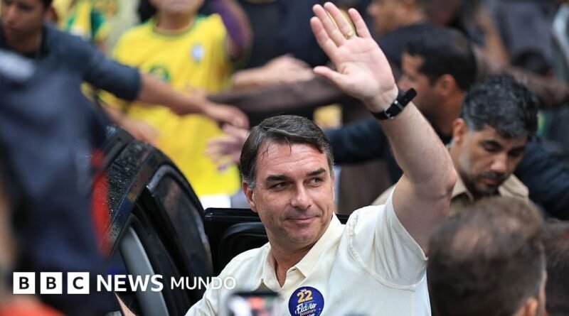 Flávio Bolsonaro denuncia el 