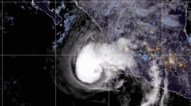 Huracán ‘Trudy’ sube a categoría 2; provocará lluvias fuertes en tres estados - RR Noticias
