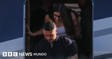 Imágenes muestran a Flávio Bolsonaro aterrizando en Miami luego de su derrota en las elecciones de Brasil - BBC News Mundo