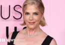 La actriz estadounidense Selma Blair es acusada de agresión tras un incidente con las azafatas durante un vuelo de Los Ángeles a Nueva York - BBC News Mundo