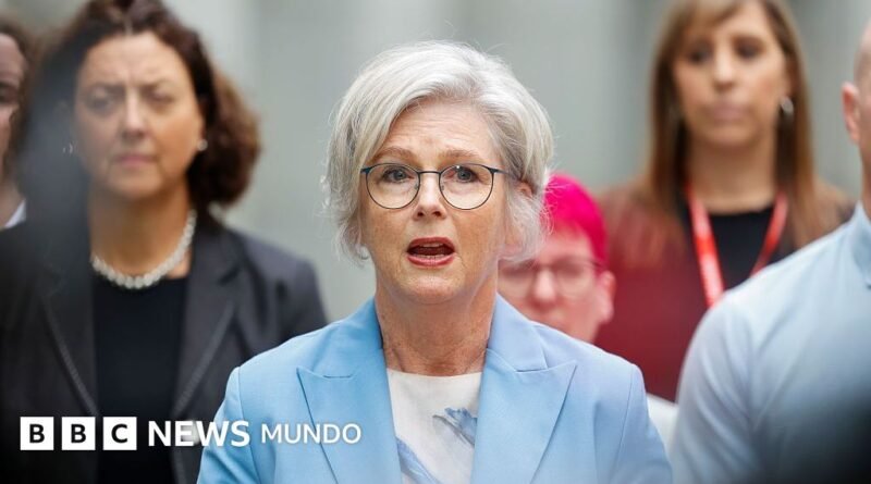La conmoción en Australia después de que un vehículo arrollara y dejara gravemente herida a una diputada en un presunto ataque deliberado - BBC News Mundo