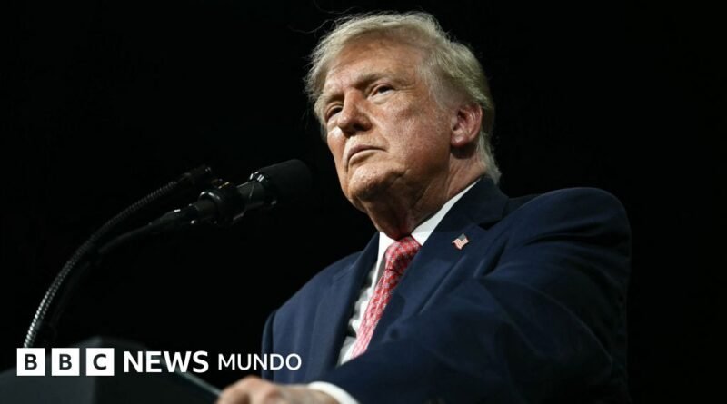 La justicia le ordena a Trump responder preguntas bajo juramento en su demanda contra la BBC - BBC News Mundo