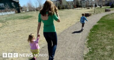 La madre que fue condenada por dejar que su hijo de 5 años paseara solo - BBC News Mundo