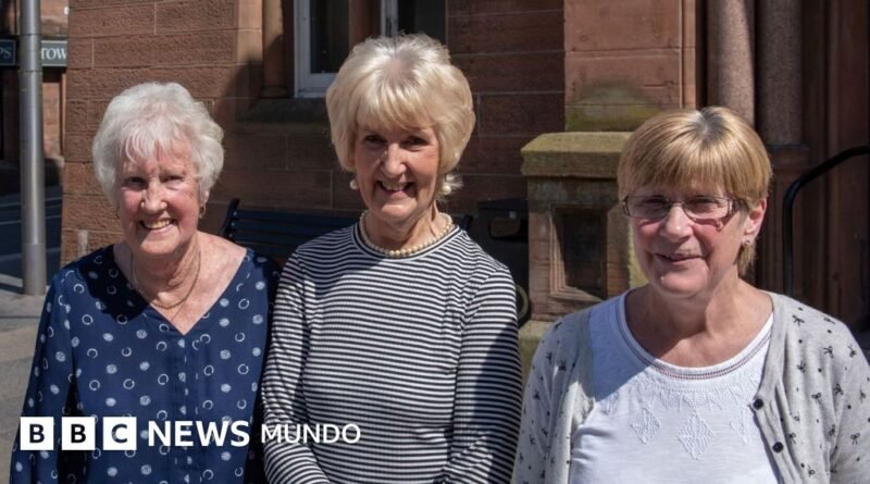 Las lavanderas de Lockerbie, las mujeres que limpiaron las prendas de las víctimas del atentado contra un avión en el que murieron 270 personas - BBC News Mundo