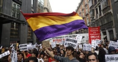 Los acampados de Sol, frente al Congreso: “¿Para quién gobernáis?”