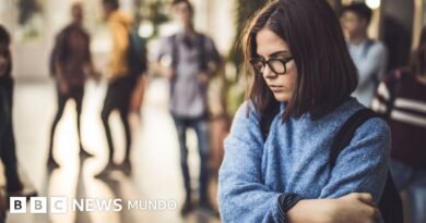 Los hábitos ocultos que empeoran tu ansiedad social (y cómo romperlos)  - BBC News Mundo