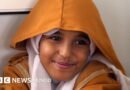 Los niños que desafían a francotiradores y morteros para ir a la escuela cerca del frente de guerra en Yemen - BBC News Mundo