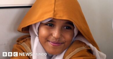 Los niños que desafían a francotiradores y morteros para ir a la escuela cerca del frente de guerra en Yemen - BBC News Mundo