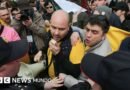 Los opositores a Putin deportados por Occidente a los que ahora Rusia envía a la guerra - BBC News Mundo