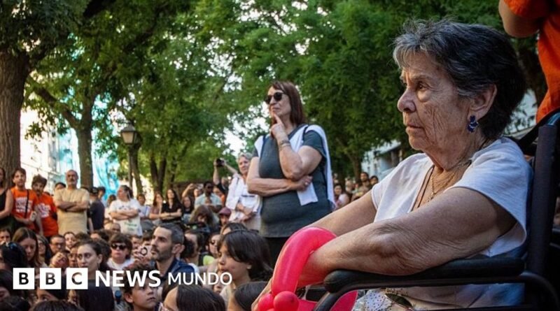 Muere Maricarmen Abascal, la anciana de 87 años cuyo desahucio provocó una ola de protestas en toda España por la crisis de la vivienda - BBC News Mundo